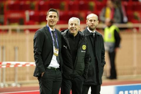 Leiter Lizenzbereich Sebastian Kehl (Dortmund) und Cheftrainer Lucien Favre (Dortmund) schauen amuesiert auf die Stadiontafel beim Spiel AS Monaco vs. Borussia Dortmund, Fussball, Champions League, 11.12.2018 AS Monaco vs. Borussia Dortmund, Fussball, Champions League, 11.12.2018 Monaco Copyright: xEIBNER MarioxHommesx EP_MHS