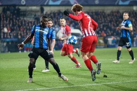 Club s Marvelous Nakamba and Atletico s Antoine Griezmann fight for the ball during a game between Belgian soccer team Club Brugge KV and Spanish club Athletico Madrid, in Brugge, Tuesday 11 December 2018, on the sixth and last day of the UEFA Champions League, in the group A. KURTxDESPLENTER  x05488261x