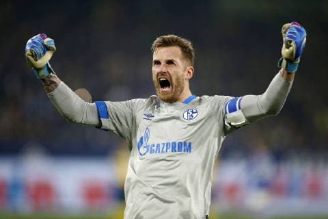 Gelsenkirchen, Deutschland, 1. Fußball- BL, 14. Spieltag, FC Schalke 04 - Borussia Dortmund 1-2 am 08.12.2018 in der Veltins - Arena auf Schalke in Gelsenkirchen Torwart Ralf FAEHRMANN (FÄHRMANN) (S04) Gemäß den Vorgaben der DFL Deutsche Fußball Liga ist es untersagt, in dem Stadion und oder vom Spiel angefertigte Fotoaufnahmen in Form von Sequenzbildern und oder videoähnlichen Fotostrecken zu verwerten bzw. verwerten zu lassen. *** Gelsenkirchen Deutschland 1 Fußball BL 14 Spieltag FC Schalke 04 Borussia Dortmund 1 2 on 08 12 2018 in the Veltins Arena auf Schalke in Gelsenkirchen Goalkeeper Ralf FAEHRMANN FÄHRMANN S04 In accordance with the requirements of the DFL Deutsche Fußball Liga, it is prohibited to use or have used photographs taken in the stadium and or from the match in the form of sequence images and or video-like photo sequences