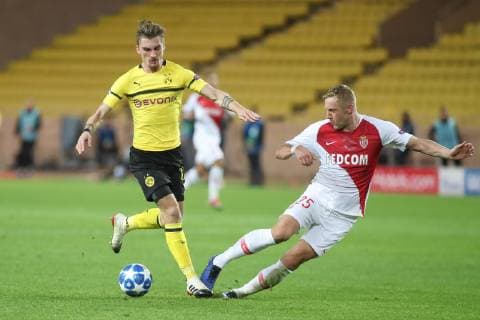 Monaco, 11.12.2018, UEFA Champions League - 2018 19 Season, Gruppenphase - Gruppe A - 6. Spieltag, AS Monaco - Borussia Dortmund, Maximilian Philipp (Dortmund) and Kamil Glik (Monaco) battles for the ball ( DeFodi535