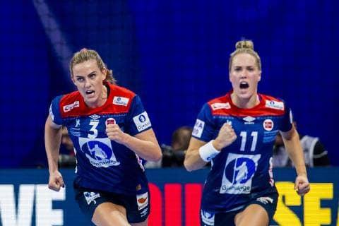 181211 Emilie Hegh Arntzen and Malin Aune of Norway react during the EHF European Women?s Handball Championship match between Netherlands and Norway on December 11, 2018 in Nancy. Photo: Fredrik Varfjell BILDBYRAN kod FV 150183 Copyright: FREDRIKxVARFJELL BB181211FV103