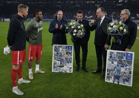Fußball Champions League Gruppenphase 6. Spieltag FC Schalke 04 - Lokomotive Moskau am 11.12.2018 in der Veltins Arena in Gelsenkirchen Verabschiedung von Benedikt Höwedes ( Moskau ) und Jefferson Farfan ( Moskau ) DFL Regulations prohibit any use of photographs as image sequences and or quasi video.