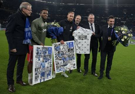 Fußball Champions League Gruppenphase 6. Spieltag FC Schalke 04 - Lokomotive Moskau am 11.12.2018 in der Veltins Arena in Gelsenkirchen Verabschiedung von Benedikt Höwedes ( Moskau ) und Jefferson Farfan ( Moskau ) DFL Regulations prohibit any use of photographs as image sequences and or quasi video.