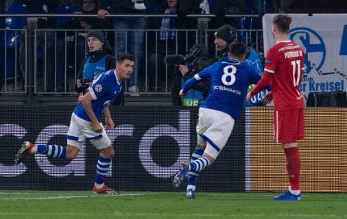 Fußball Champions League Gruppenphase 6. Spieltag FC Schalke 04 - Lokomotive Moskau am 11.12.2018 in der Veltins Arena in Gelsenkirchen Torjubel zum 1:0 durch Alessandro Schöpf ( Schalke ) DFL Regulations prohibit any use of photographs as image sequences and or quasi video.