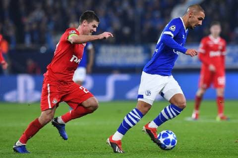 Fußball Champions League Gruppenphase 6. Spieltag FC Schalke 04 - Lokomotive Moskau am 11.12.2018 in der Veltins Arena in Gelsenkirchen Igor Denisov ( Moskau ), links - Ahmed Kutucu ( Schalke ), rechts DFL Regulations prohibit any use of photographs as image sequences and or quasi video.