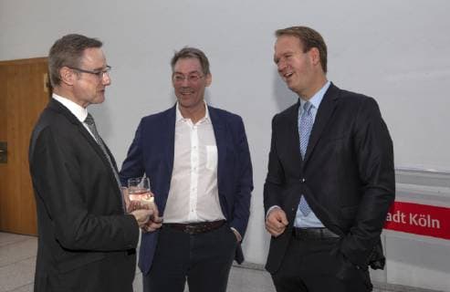 Vertragsverlängerung Final 4 Handball Historisches Rathaus zu Koeln Deutschland Datum: 11.12.2018 Von links: Gregor Timmer Bernhard Schwank Stefan Löcher