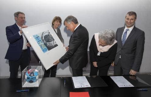 Vertragsverlängerung Final 4 Handball Historisches Rathaus zu Koeln Deutschland Datum: 11.12.2018 Von links: Bernhard Schwank Oberbürgermeisterin Henriette Reker Michael Wiederer Dr. Agnes Klein David Szlezak