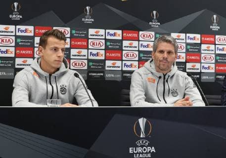 SOCCER - UEFA EL, Rapid vs Rangers VIENNA,AUSTRIA,12.DEC.18 - SOCCER - UEFA Europa League, group stage, SK Rapid Wien vs Glasgow Rangers, preview, press conference PK Pressekonferenz of Rapid. Image shows Stefan Schwab (Rapid) and head coach Dietmar Kuehbauer (Rapid). Keywords: Wien Energie. GEPAxpictures xChristianxOrt