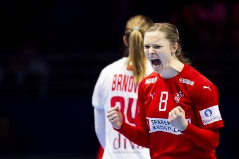181212 Anne Mette Hansen of Denmark celebrates during the EHF European Women s Handball Championship match between Denmark and Montenegro on December 12, 2018 in Nantes. Photo: Ludvig Thunman BILDBYRN kod LT 35570 Copyright: LUDVIGxTHUNMAN BB181212LT001