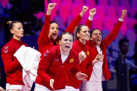 181212 Players of Montenegro celebrates during the EHF European Women s Handball Championship match between Denmark and Montenegro on December 12, 2018 in Nantes. Photo: Ludvig Thunman BILDBYRN kod LT 35570 Copyright: LUDVIGxTHUNMAN BB181212LT006