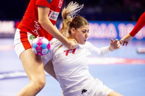 181212 Majda Mehmedovic of Montenegro during the EHF European Women s Handball Championship match between Denmark and Montenegro on December 12, 2018 in Nantes. Photo: Ludvig Thunman BILDBYRN kod LT 35570 Copyright: LUDVIGxTHUNMAN BB181212LT012