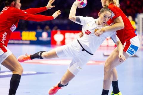 181212 Milena Raicevic of Montenegro during the EHF European Women s Handball Championship match between Denmark and Montenegro on December 12, 2018 in Nantes. Photo: Ludvig Thunman BILDBYRN kod LT 35570 Copyright: LUDVIGxTHUNMAN BB181212LT013