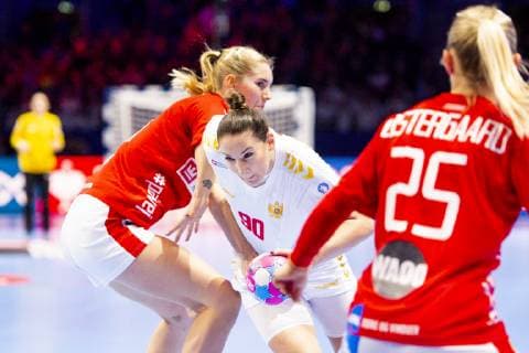 181212 Milena Raicevic of Montenegro during the EHF European Women s Handball Championship match between Denmark and Montenegro on December 12, 2018 in Nantes. Photo: Ludvig Thunman BILDBYRN kod LT 35570 Copyright: LUDVIGxTHUNMAN BB181212LT014
