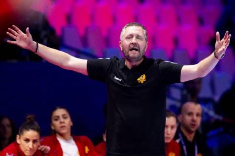 181212 Per Johansson, head coach of Montenegro during the EHF European Women s Handball Championship match between Denmark and Montenegro on December 12, 2018 in Nantes. Photo: Ludvig Thunman BILDBYRN kod LT 35570 Copyright: LUDVIGxTHUNMAN BB181212LT017