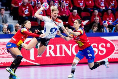 181212 Veronica Kristiansen of Norway during the EHF European Women s Handball Championship match between Spain and Norway on December 11, 2018 in Nancy. Photo: Fredrik Varfjell BILDBYRAN kod FV 150184 Copyright: FREDRIKxVARFJELL BB181212FV017