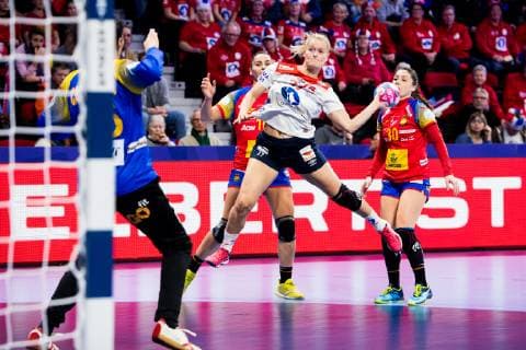 181212 Marit Rosberg Jacobsen of Norway during the EHF European Women s Handball Championship match between Spain and Norway on December 11, 2018 in Nancy. Photo: Fredrik Varfjell BILDBYRAN kod FV 150184 Copyright: FREDRIKxVARFJELL BB181212FV018