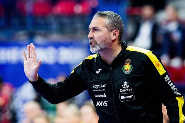 181212 Jorge Duenas, head coach of Spain, during the EHF European Women?s Handball Championship match between Spain and Norway on December 11, 2018 in Nancy. Photo: Fredrik Varfjell BILDBYRAN kod FV 150184 Copyright: FREDRIKxVARFJELL BB181212FV022