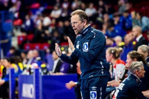 181212 Thorir Hergeirsson, head coach of Norway, during the EHF European Women?s Handball Championship match between Spain and Norway on December 11, 2018 in Nancy. Photo: Fredrik Varfjell BILDBYRAN kod FV 150184 Copyright: FREDRIKxVARFJELL BB181212FV025