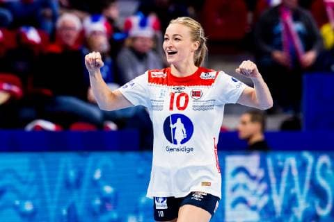 181212 Stine Bredal Oftedal of Norway celebrates during the EHF European Women?s Handball Championship match between Spain and Norway on December 11, 2018 in Nancy. Photo: Fredrik Varfjell BILDBYRAN kod FV 150184 Copyright: FREDRIKxVARFJELL BB181212FV028