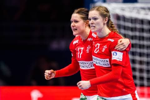 181212 Stine Bodholt Nielsen and Anne Mette Hansen of Denmark celebrates during the EHF European WomenÕs Handball Championship match between Denmark and Montenegro on December 12, 2018 in Nantes. Photo: Ludvig Thunman BILDBYRN kod LT 35570 Copyright: LUDVIGxTHUNMAN BB181212LT024