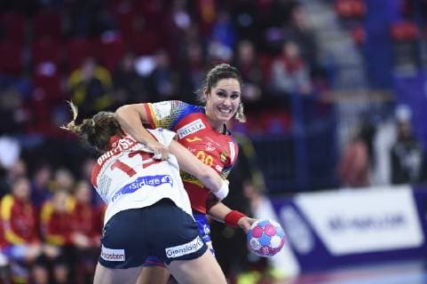 Handball, Damen EM, Spanien - Norwegen Brattset Kari vs Gonzalez Mireya HANDBALL : Championnat d Europe Feminin 2018 - Nancy 012 12 2018 - Espagne vs Norvege - 2e Tour MAO Panoramic 