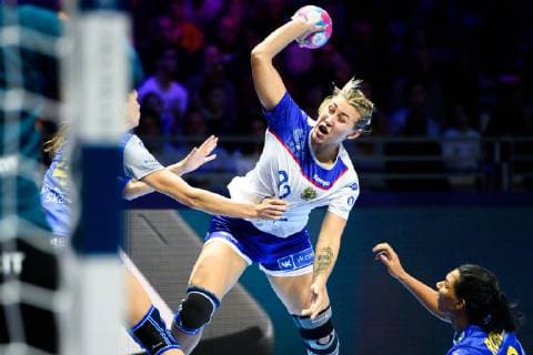 181212 Jaroslava Frolova of Russia during the EHF European WomenÕs Handball Championship match between Sweden and Russia on December 12, 2018 in Nantes. Photo: Ludvig Thunman BILDBYRN kod LT 35571 Copyright: LUDVIGxTHUNMAN BB181212LT063
