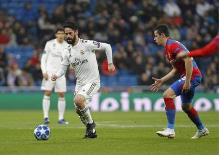 Soccer match between Real Madrid and CSK, of the Champions League 2018 2019, held at the Santiago Bernabeu stadium, in Madrid. (Photo: Jose Cuesta 261 Cordon Press). Isco Cordon Press
