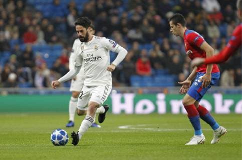 Soccer match between Real Madrid and CSK, of the Champions League 2018 2019, held at the Santiago Bernabeu stadium, in Madrid. (Photo: Jose Cuesta 261 Cordon Press). Isco Cordon Press