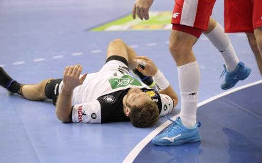 Foto : skeptische Miene bei Steffen Weinhold ( Deutschland ) Handball Länderspiel in Rostock am Mi. 12.12.2018 Deutschland - Polen