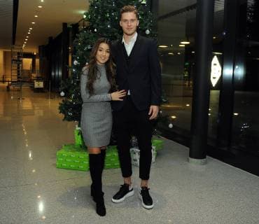 Borussia Mönchengladbach 1. Bundesliga , Saison 2018 - 2019 Weihnachtsfeier für die Spieler am 12.12.2017 im Borussia-Park hier Nico Elvedi und Alexandra Crum DFL regulations prohibit any use of photographs as image sequences and or quasi-video DFB regulations prohibit any use of photographs as image sequences and or quasi-video , , , *** Borussia Mönchengladbach 1 Bundesliga season 2018 2019 Christmas party for the players on 12 12 2017 at Borussia Park here Nico Elvedi and Alexandra Crum DFL regulations prohibit any use of photographs as image sequences and or quasi video DFB regulations prohibit any use of photographs as image sequences and or quasi video DiWi