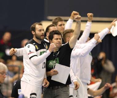 Foto : jubeln für Deutschland , Steffen FÄTH und Co Trainer Alexander Haase Handball Länderspiel in Rostock am Mi. 12.12.2018 Deutschland - Polen