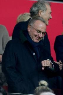 Vorstandsvorsitzender Karl-Heinz Rummenigge (FC Bayern Muenchen) schaut auf die Uhr, Ajax Amsterdam vs FC Bayern Muenchen, Fussball, Champions League Gruppenphase,12.12.2018 Ajax Amsterdam vs FC Bayern Muenchen, Fussball, Champions League Gruppenphase,12.12.2018 Amsterdam Copyright: xLanger Eibner-Pressefotox EP_HLR