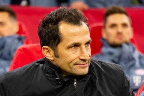 Amsterdam, Niederlande 12.12.2018, UEFA Champions League - 2018 19 Season, Rueckrunde, Gruppenphase, 6. Spieltag, Ajax Amsterdam - FC Bayern Muenchen, Sportdirektor Hasan Salihamidzic (FCB) schaut ( DeFodi053