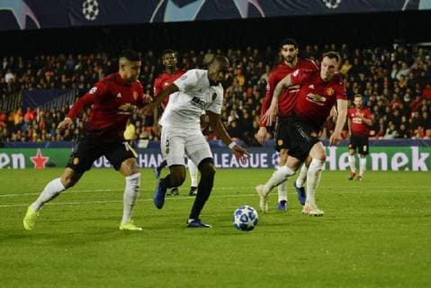 Kondogbia and rojo in action during the Uefa Champions League, football match between Valencia and Manchester on december 12, at Mestalla stadium in Valencia, Spain. Foto: Xisco Navarro Cordon Press