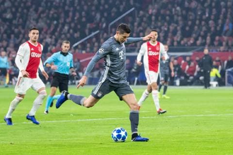 12.12.2018, xkvx, Fussball UEFA Champions League, Ajax Amsterdam - FC Bayern Muenchen emspor, v.l. Goal scored, Tor zum 0:1 durch Robert Lewandowski (FCB - FC Bayern Muenchen) (DFL DFB REGULATIONS PROHIBIT ANY USE OF PHOTOGRAPHS as IMAGE SEQUENCES and or QUASI-VIDEO) Amsterdam