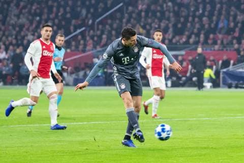 12.12.2018, xkvx, Fussball UEFA Champions League, Ajax Amsterdam - FC Bayern Muenchen emspor, v.l. Goal scored, Tor zum 0:1 durch Robert Lewandowski (FCB - FC Bayern Muenchen) (DFL DFB REGULATIONS PROHIBIT ANY USE OF PHOTOGRAPHS as IMAGE SEQUENCES and or QUASI-VIDEO) Amsterdam