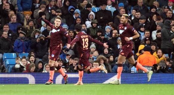 Manchester City - TSG 1899 Hoffenheim England, Manchester, 12.12.2018, Fussball, UEFA Champions League, Saison 2018 2019, 6. Spieltag, Manchester City - TSG 1899 Hoffenheim: v.l. Andrej Kramaric, Leonardo Bittencourt, Joelinton (alle TSG 1899 Hoffenheim); Jubel Tor 0:1 Kramaric.