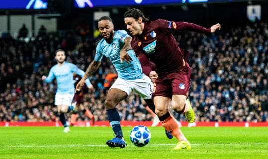 12.12.2018, xfux, Fussball UEFA Champions League, Manchester City FC - TSG 1899 Hoffenheim, emspor, v.l. Raheem Sterling (Manchester City FC), Nico Schulz (TSG 1899 Hoffenheim) Manchester