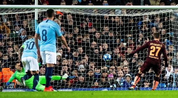 12.12.2018, xfux, Fussball UEFA Champions League, Manchester City FC - TSG 1899 Hoffenheim, emspor, v.l. Ederson (Manchester City FC), Andrej Kramaric (TSG 1899 Hoffenheim) Goal scored, Tor zum 0:1 Manchester