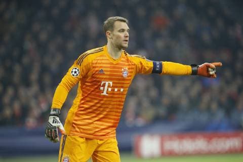 Manuel Neuer (Bayern) gibt Anweisung . Ajax Amsterdam-FC Bayern München . Amsterdam, NLD, 12.12.2018, Fussball-Champions League 2018-2019 .