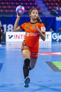 Handball, Frauen: EM, Niederlande - Deutschland Hauptrunde, Gruppe 2, 3. Spieltag im Palais des Sports Delaila Amega (Niederlande Tus Metzingen) Nancy Palais des Sports Jean Weille Frankreich