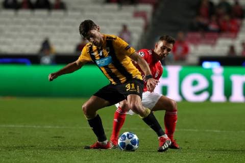 Fußball, CL, Benfica Lissabon - AEK Athen December 12, 2018 - Lisbon, Portugal - AEK s forward Lucas Boye (L) vies with Benfica s Spanish defender Alejandro Grimaldo during the UEFA Champions League Group E football match SL Benfica vs AEK Athens FC at the Luz stadium in Lisbon, Portugal on December 12, 2018 UEFA Champions League Group E football match SL Benfica vs AEK Athens FC - ZUMAf123 20181212_zap_f123_003 Copyright: xPedroxFiuzax