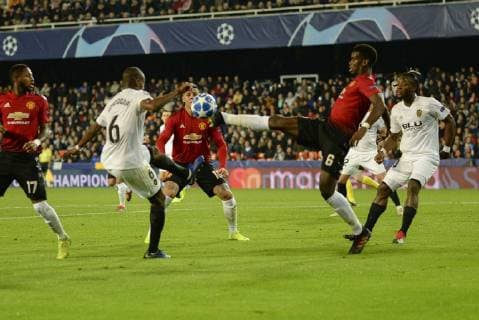 Kondogbia, Pogba, Batshuayi and Fred in action during the Uefa Champions League, football match between Valencia and Manchester on december 12, at Mestalla stadium in Valencia, Spain. Foto: Xisco Navarro Cordon Press