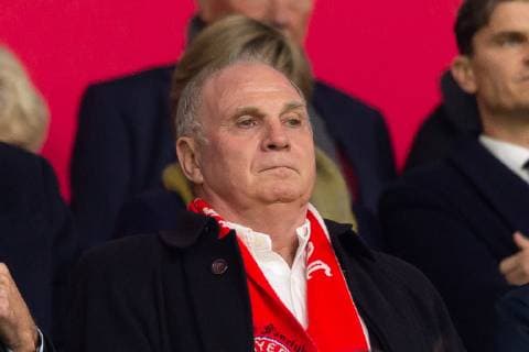 Amsterdam, Niederlande 12.12.2018, UEFA Champions League - 2018 19 Season, Rueckrunde, Gruppenphase, 6. Spieltag, Ajax Amsterdam - FC Bayern Muenchen, Praesident Uli Hoeness (FCB) schaut ( DeFodi053