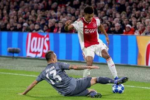 Rafinha (FC Bayern Muenchen 13) David Neres ( AFC Ajax Amsterdam 7 ), Ajax Amsterdam vs FC Bayern Muenchen, Fussball, Champions League Gruppenphase,12.12.2018 Ajax Amsterdam vs FC Bayern Muenchen, Fussball, Champions League Gruppenphase,12.12.2018 Amsterdam Copyright: xLanger Eibner-Pressefotox EP_HLR