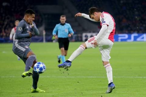 Serge Gnabry (FC Bayern Muenchen 22) Nicolas Tagliafico ( AFC Ajax Amsterdam 31 ), Ajax Amsterdam vs FC Bayern Muenchen, Fussball, Champions League Gruppenphase,12.12.2018 Ajax Amsterdam vs FC Bayern Muenchen, Fussball, Champions League Gruppenphase,12.12.2018 Amsterdam Copyright: xLanger Eibner-Pressefotox EP_HLR