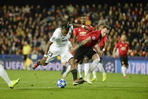 Batshuayi in action during the Uefa Champions League, football match between Valencia and Manchester on december 12, at Mestalla stadium in Valencia, Spain. Foto: Xisco Navarro Cordon Press