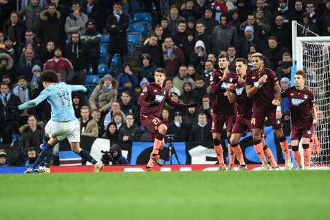 12.12.2018, xmeix, Fussball UEFA Champions League, Manchester City FC - TSG 1899 Hoffenheim, emspor, v.l. Leroy Sane (Manchester City) erzielt den Ausgleich zum 1:1 fuer Manchester gegen die Hoffenheimer Mauer DFL DFB REGULATIONS PROHIBIT ANY USE OF PHOTOGRAPHS as IMAGE SEQUENCES and or QUASI-VIDEO Manchester