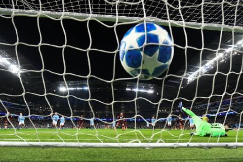 12.12.2018, xmeix, Fussball UEFA Champions League, Manchester City FC - TSG 1899 Hoffenheim, emspor, v.l. Andrej Kramaric (TSG 1899 Hoffenheim) erzielt das 0:1 für Hoffenheim durch Strafstoss gegen Ederson Santana (Manchester City) DFL DFB REGULATIONS PROHIBIT ANY USE OF PHOTOGRAPHS as IMAGE SEQUENCES and or QUASI-VIDEO Manchester
