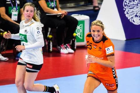 181212 Charris Rozemalen of Netherlands celebrates during the EHF European WomenÕs Handball Championship match between Netherlands - Germany on December 11, 2018 in Nancy. Photo: Fredrik Varfjell BILDBYRN kod FV 150186 Copyright: FREDRIKxVARFJELL BB181212FV101